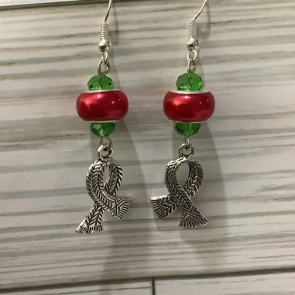 Christmas sparkling red earrings - Picture 1 of 2